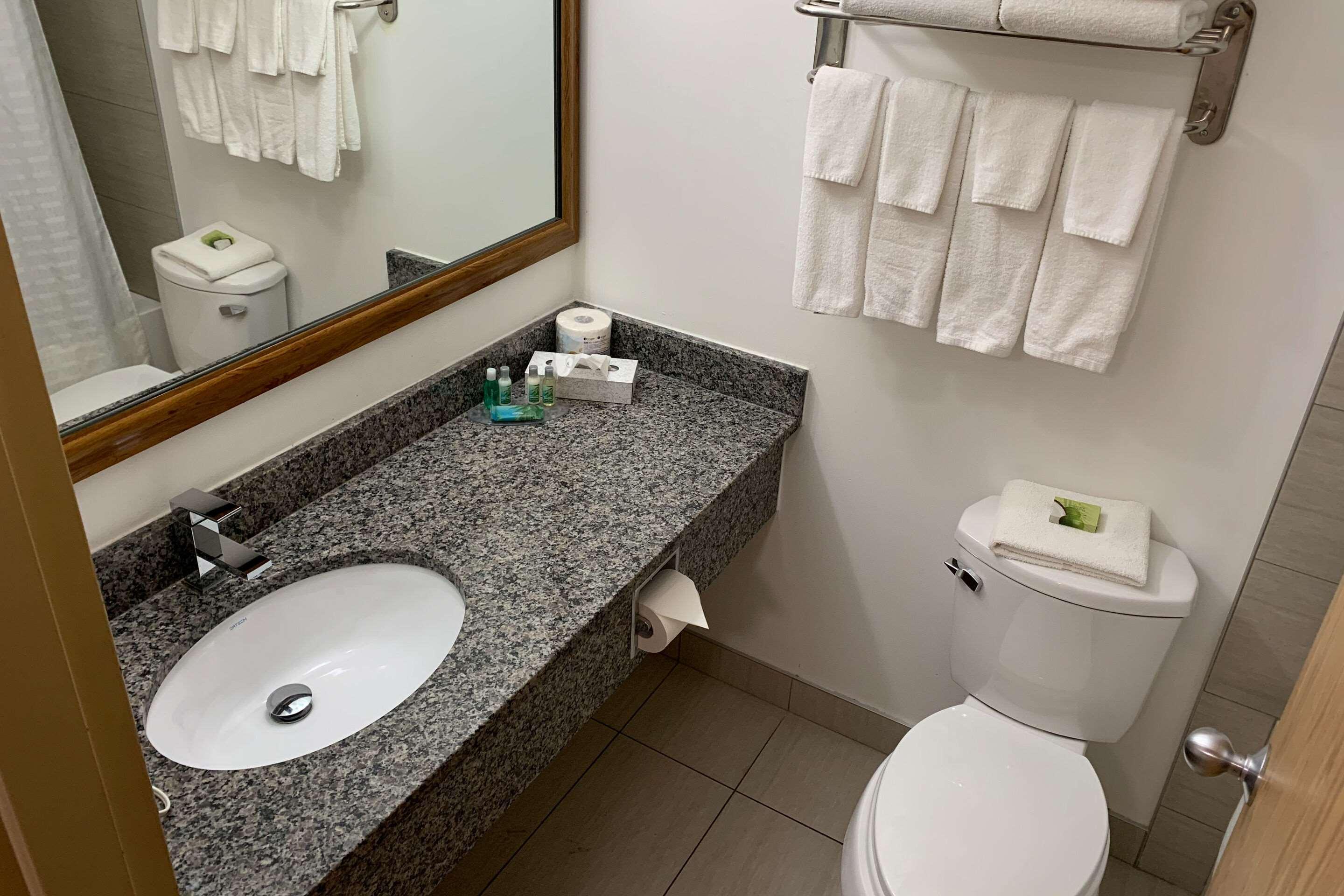 Sky Palace Inn & Suites By Jasper Beeville Exterior foto