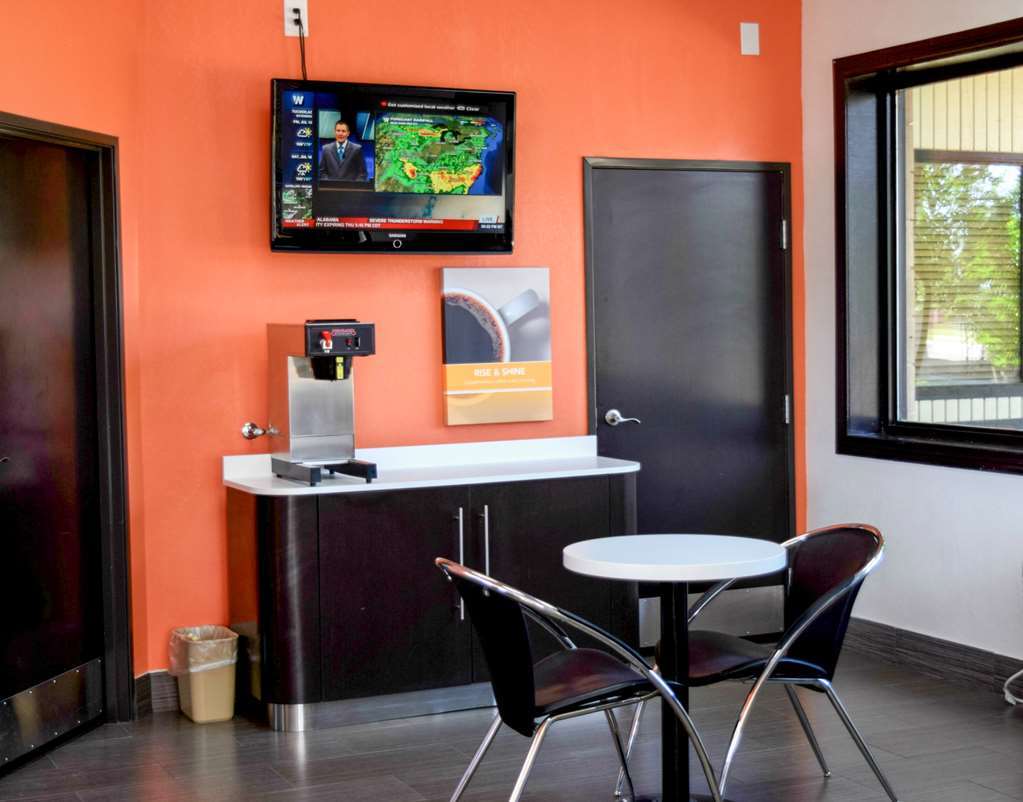 Sky Palace Inn & Suites By Jasper Beeville Interior foto