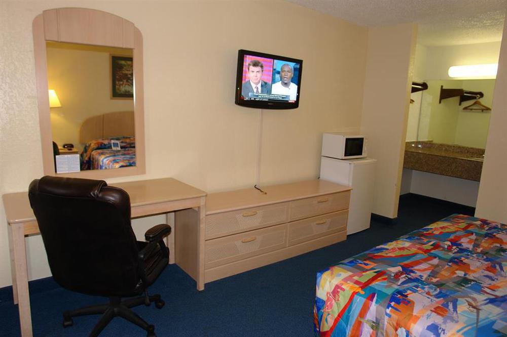 Sky Palace Inn & Suites By Jasper Beeville Habitación foto
