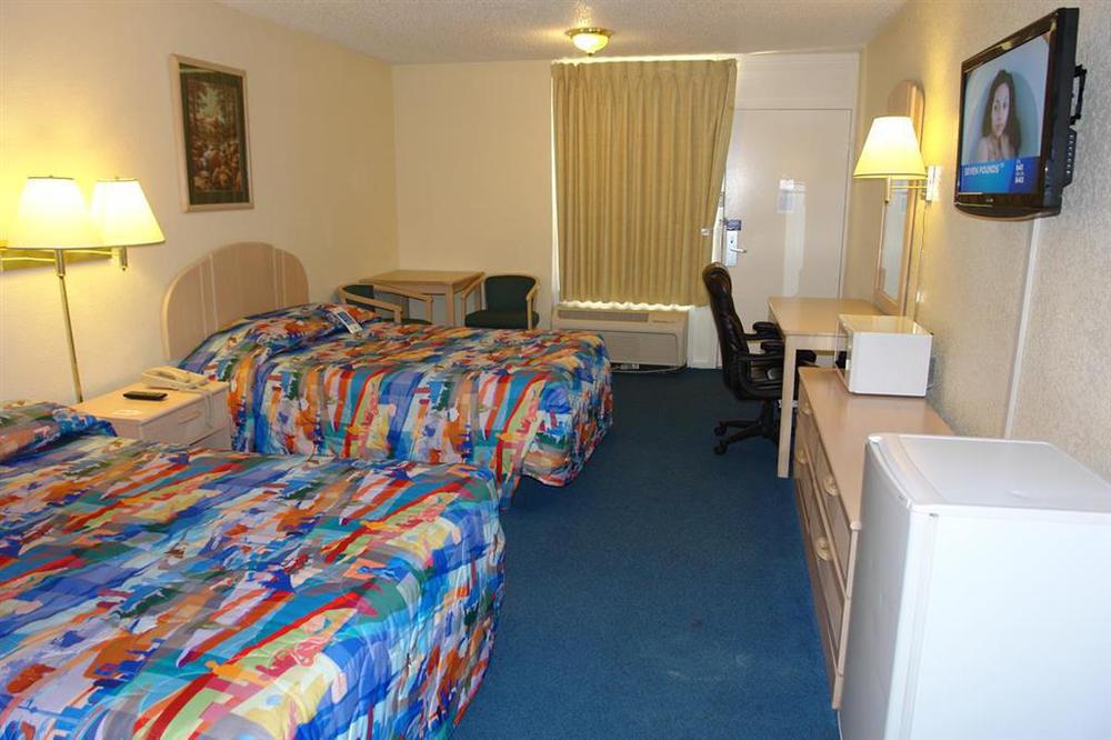 Sky Palace Inn & Suites By Jasper Beeville Habitación foto